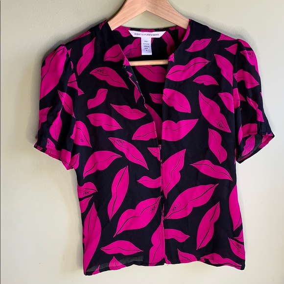 Diane Von Furstenberg Tops - Diane Von Furstenberg Hot Lips SILK Keyhole Top 4